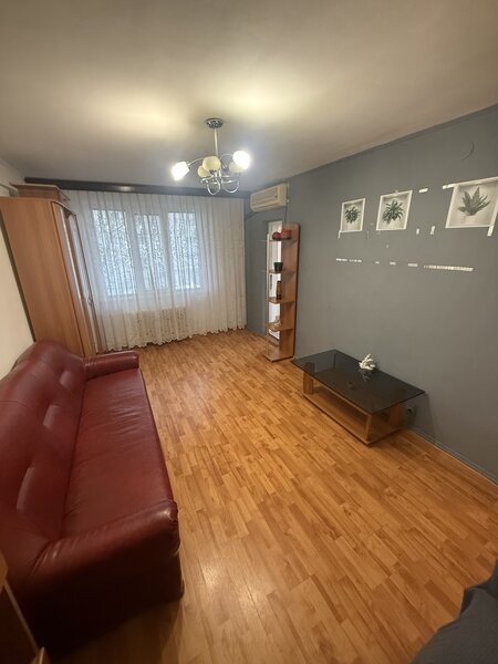 Metrou Aparatorii Patriei, De inchiriat 3 camere 72 mp, 2 bai.