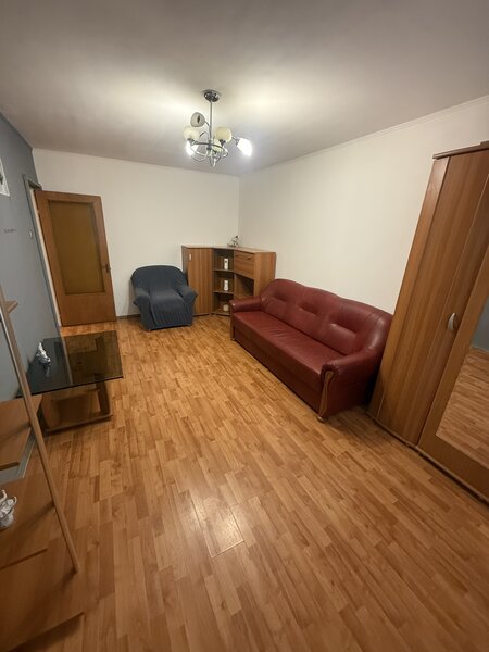 Metrou Aparatorii Patriei, De inchiriat 3 camere 72 mp, 2 bai.