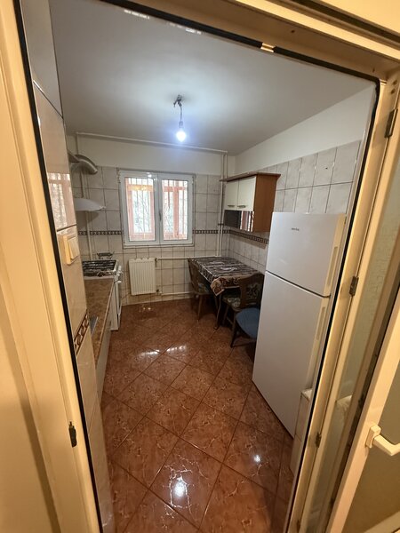 Metrou Aparatorii Patriei, De inchiriat 3 camere 72 mp, 2 bai.