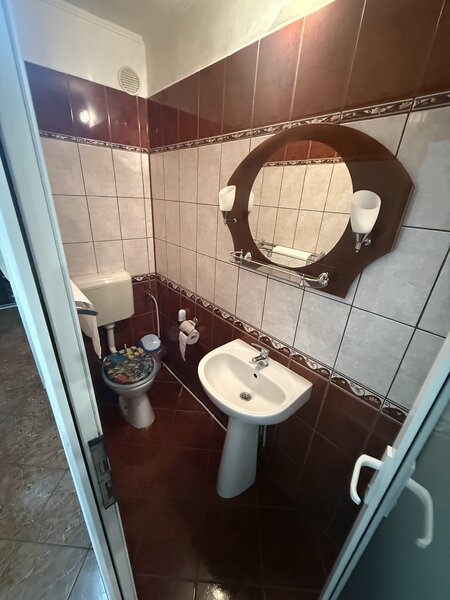 Metrou Aparatorii Patriei, De inchiriat 3 camere 72 mp, 2 bai.