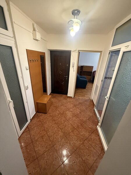 Metrou Aparatorii Patriei, De inchiriat 3 camere 72 mp, 2 bai.