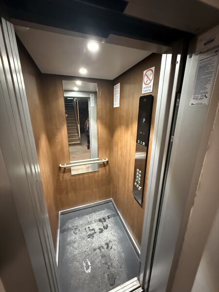 Metrou Aparatorii Patriei, De inchiriat 3 camere 72 mp, 2 bai.