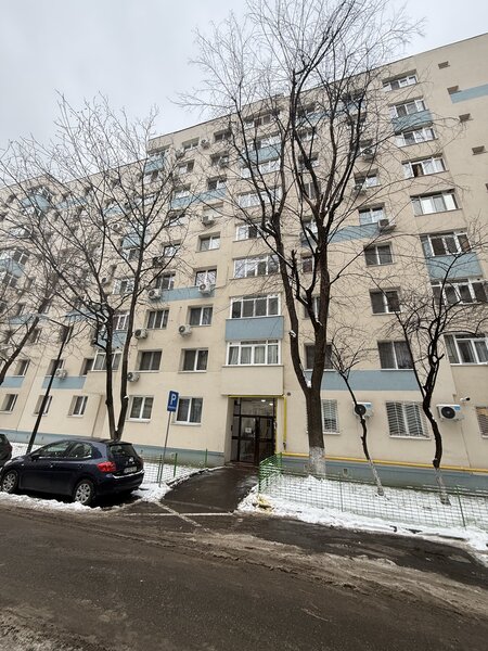 Metrou Aparatorii Patriei, De inchiriat 3 camere 72 mp, 2 bai.